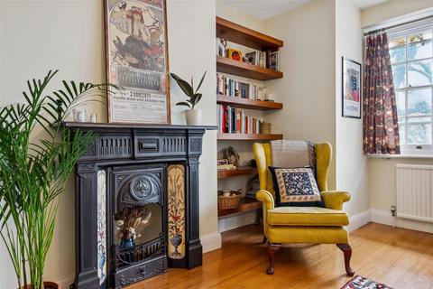 34c Woodstock Road, London, W4 1UF
