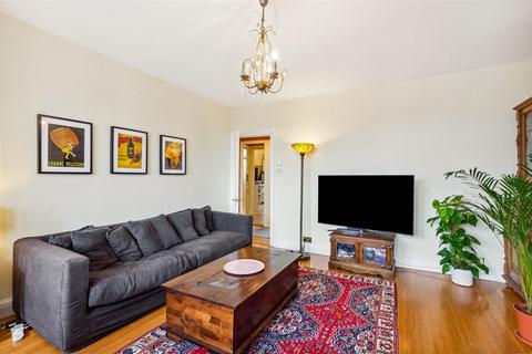 34c Woodstock Road, London, W4 1UF