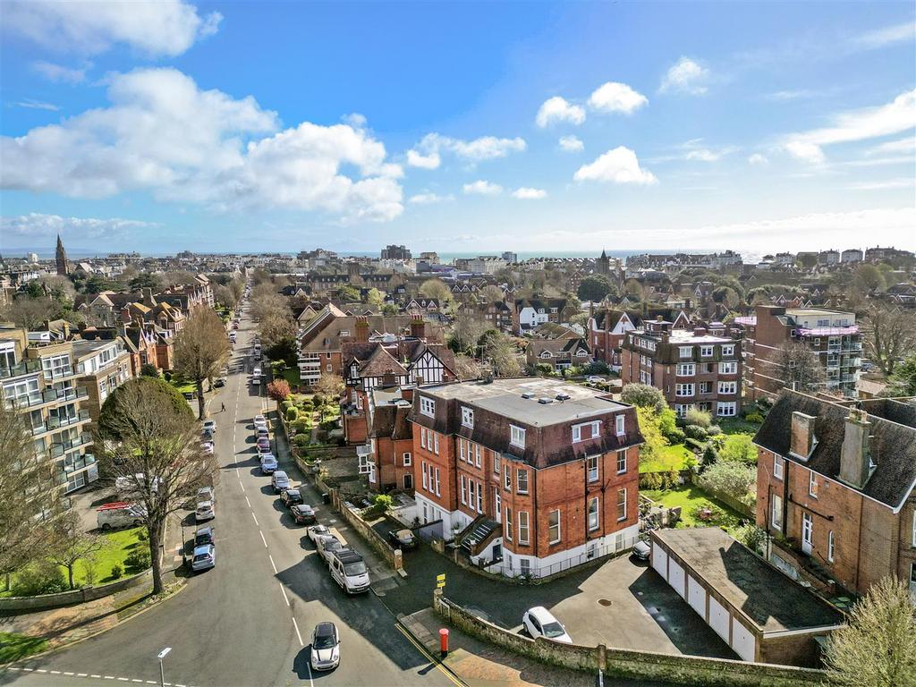 Blackwater Road, Eastbourne 2 bed flat for sale £200,000