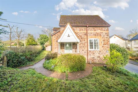 3 bedroom detached house to rent, The Lodge