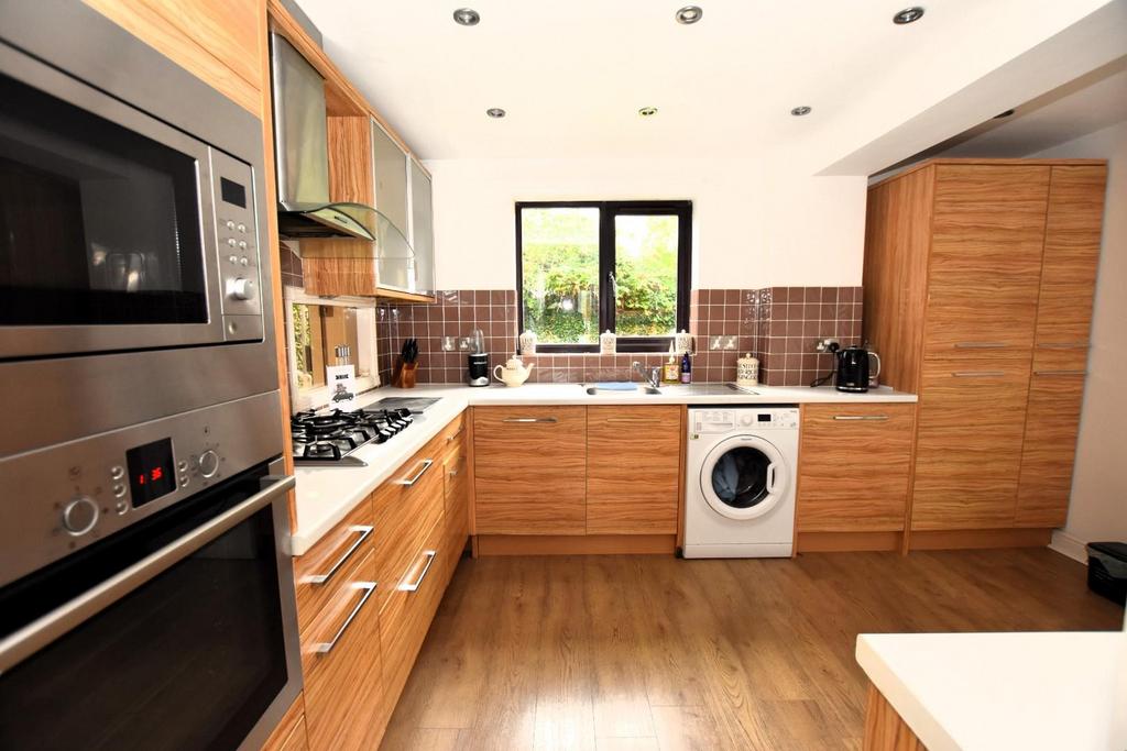 Kitchen 2.JPG