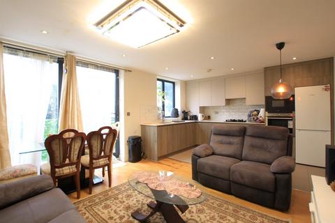 3 bedroom apartment for sale, 136 New Heston Road, Heston TW5