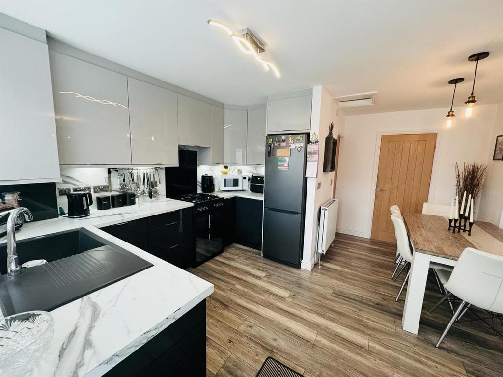 Lawnswood, Houghton Le Spring DH5 2 bed semidetached bungalow for sale