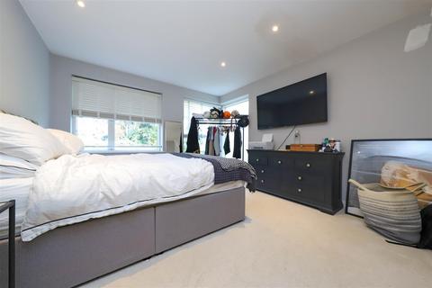 2 bedroom apartment to rent, The Upper Drive, Hove
