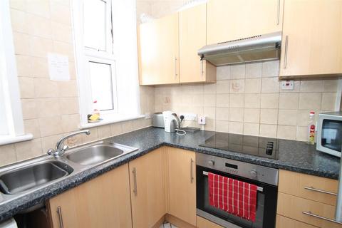 House share to rent, Green Lanes, Palmers Green, London N13