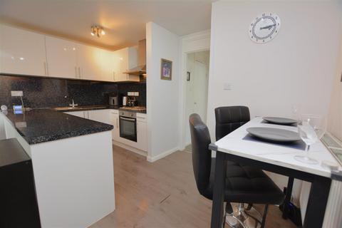 1 bedroom flat for sale, Brangwyn Crescent, Collies Wood SW19
