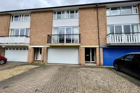 4 bedroom terraced house for sale, The Headlands, Darlington