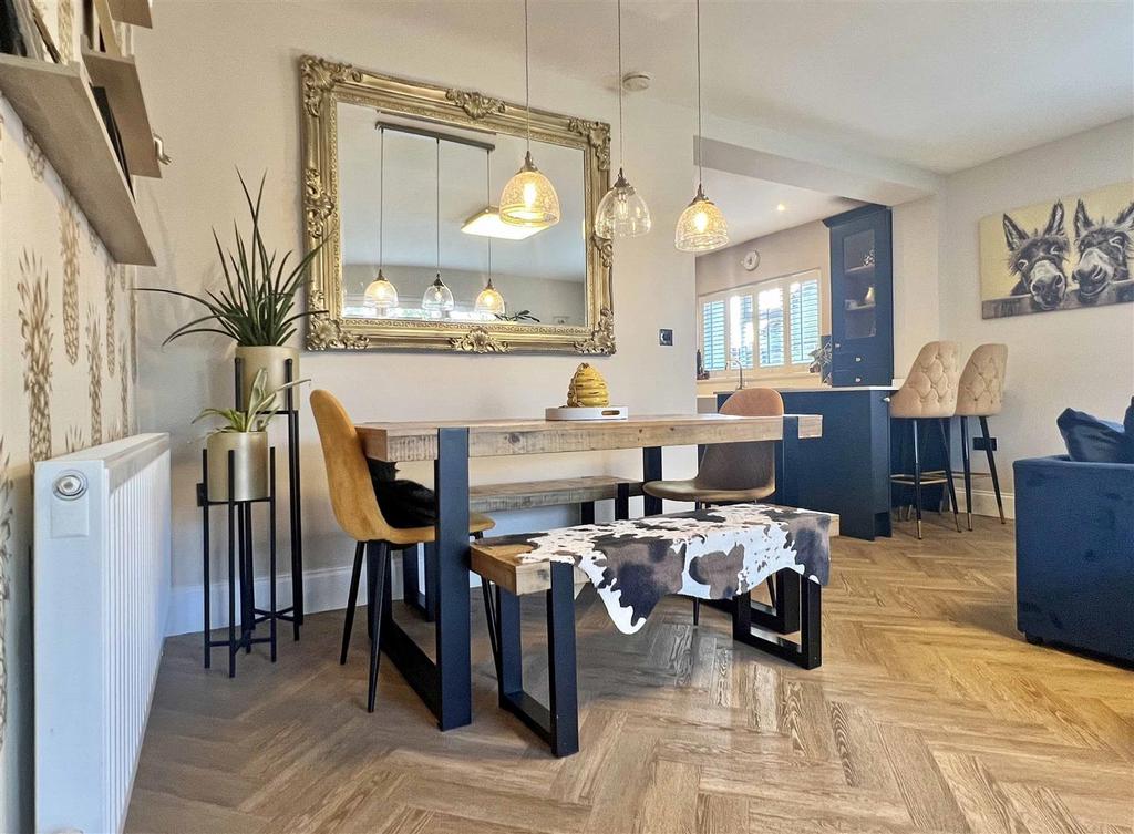 Dining Area.jpg
