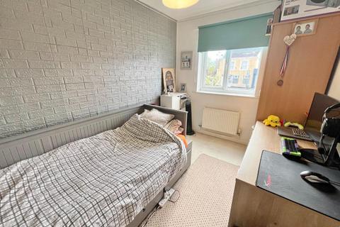 81 Balfour Close, Northampton, NN2 6LL