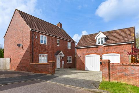 4 bedroom detached house for sale, Glebe Farm Close, Collingtree, Northampton