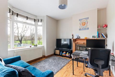 2 bedroom flat for sale, Chiswick High Road, London W4