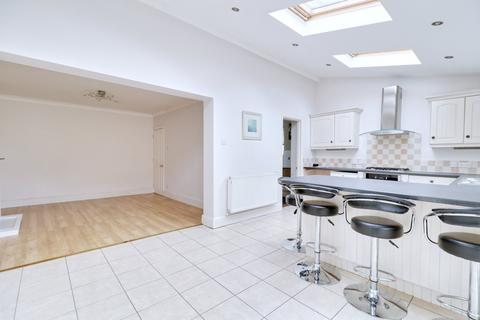 70 Purfleet Road, Aveley, South Ockendon, RM15 4DR