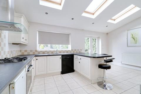 70 Purfleet Road, Aveley, South Ockendon, RM15 4DR