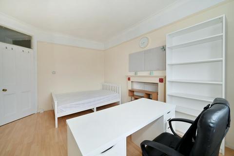 3 bedroom flat to rent, Talgarth Mansions, Barons Court, W14
