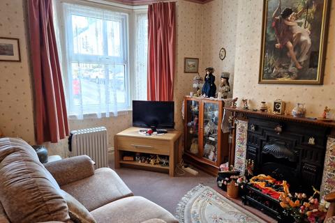 2 bedroom end of terrace house for sale, Langdon Road, Rochester