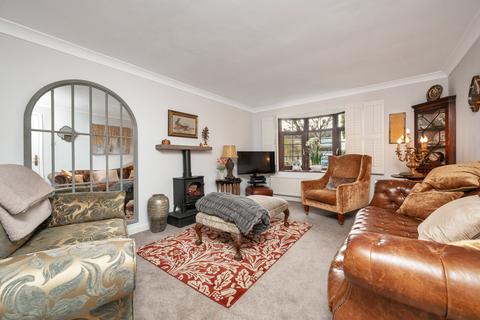 4 bedroom detached house for sale, Fantastic Family Home at Norfolk Drive, Melton Mowbray, LE13