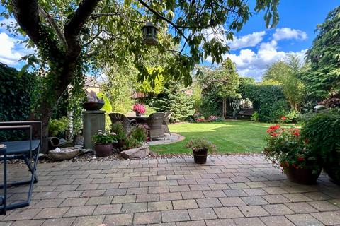 4 bedroom detached house for sale, Norfolk Drive Family Home, Melton Mowbray, LE13 0AZ