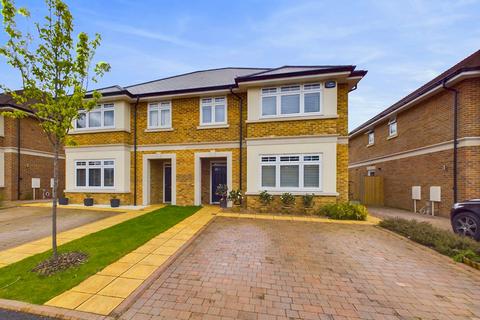 4 bedroom semi-detached house for sale, Kingfisher Close, Banstead, SM7
