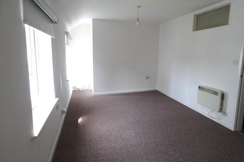 3 bedroom flat to rent, Flat 1, 21 High Street, Llangefni, Gwynedd
