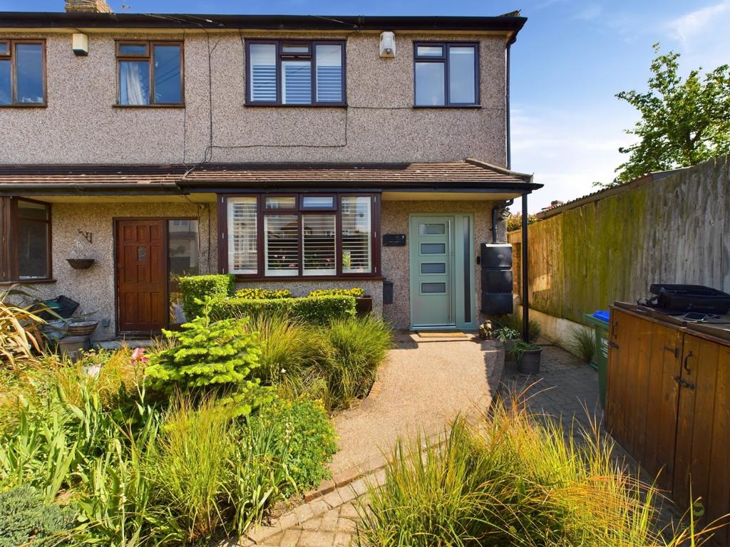Iris Crescent, Bexleyheath, Kent, DA7 3 bed end of terrace house £475,000