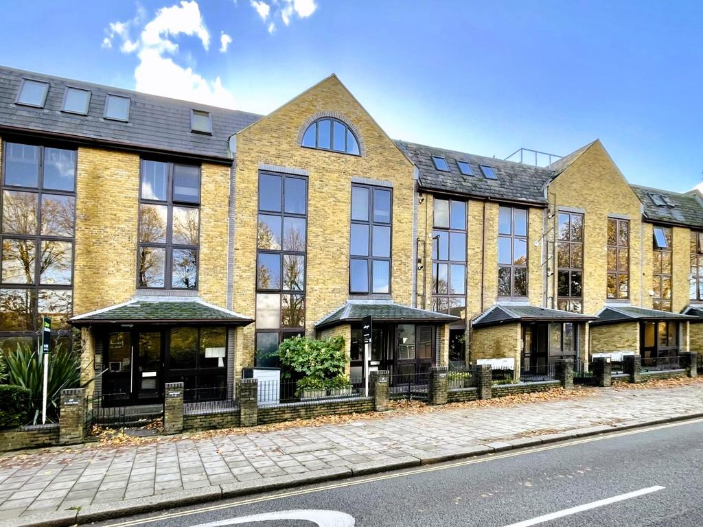 St. Johns Road, Isleworth, TW7 1 bed apartment £1,450 pcm (£335 pw)