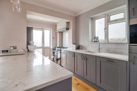 272 Bournemouth Park Road, Southend-on-sea, SS2 5LX