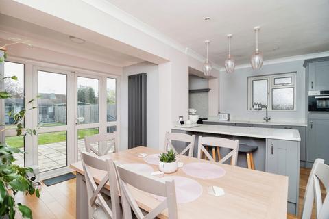 272 Bournemouth Park Road, Southend-on-sea, SS2 5LX