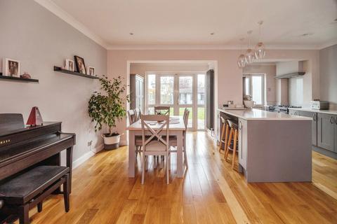 272 Bournemouth Park Road, Southend-on-sea, SS2 5LX