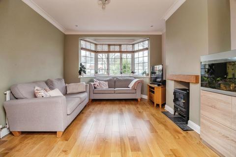 272 Bournemouth Park Road, Southend-on-sea, SS2 5LX