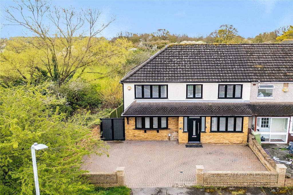 Hubbards Chase, Hornchurch, RM11 5 bed end of terrace house for sale