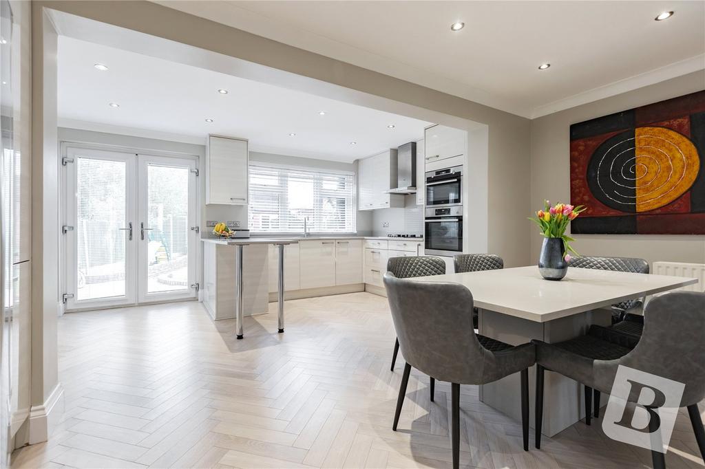 Hubbards Chase, Hornchurch, RM11 5 bed end of terrace house for sale