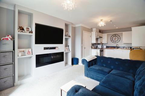 2 bedroom flat for sale, Roche Close, Rochford, SS4