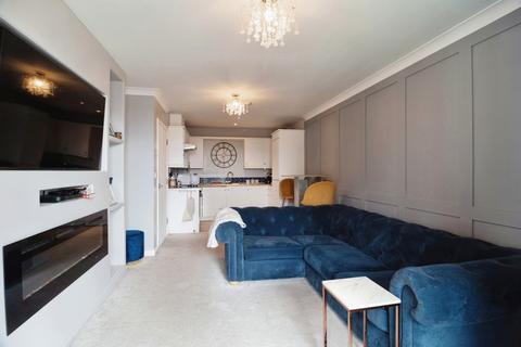 2 bedroom flat for sale, Roche Close, Rochford, SS4
