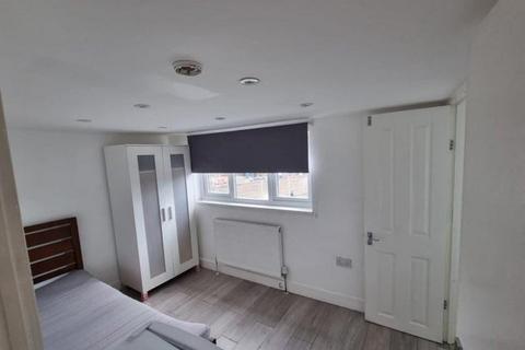 1 bedroom in a house share to rent, Cullington Close, Harrow HA3