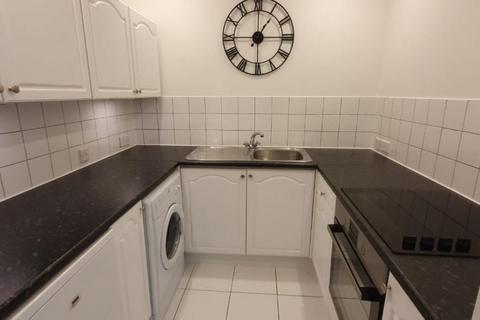 1 bedroom flat for sale, Turnpike Lane, Uxbridge, London, UB10