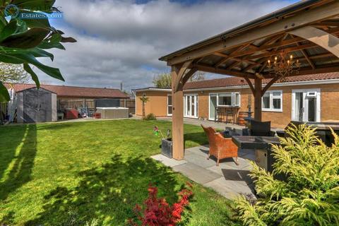 3 bedroom detached bungalow for sale, High Street, Arlesey, Beds, SG15 6SL