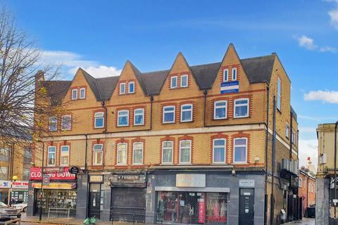 2 bedroom flat to rent, King Street, Southall UB2