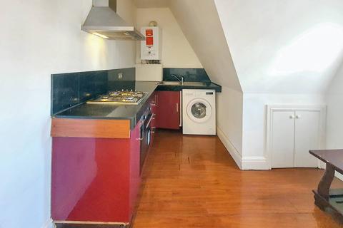 2 bedroom flat to rent, King Street, Southall UB2