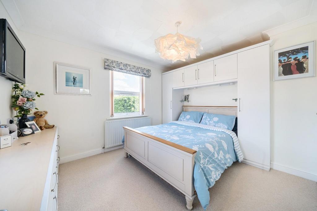 MASTER BEDROOM.jpg