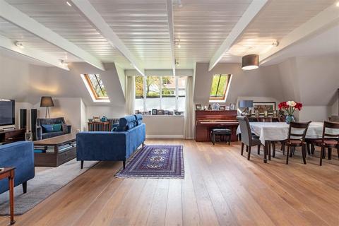 4 bedroom flat for sale, Ferncroft Avenue, Hampstead, NW3