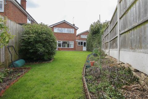 3 bedroom detached house for sale, Kiln Field, Hook End, Brentwood