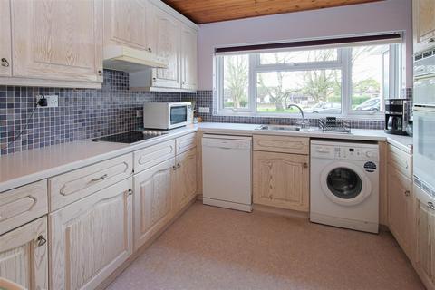 3 bedroom detached house for sale, Kiln Field, Hook End, Brentwood