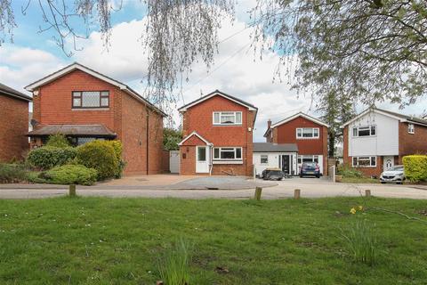 3 bedroom detached house for sale, Kiln Field, Hook End, Brentwood