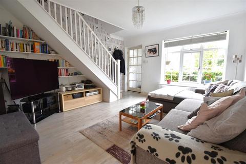 8 Treetops Close, London, SE2 0DN