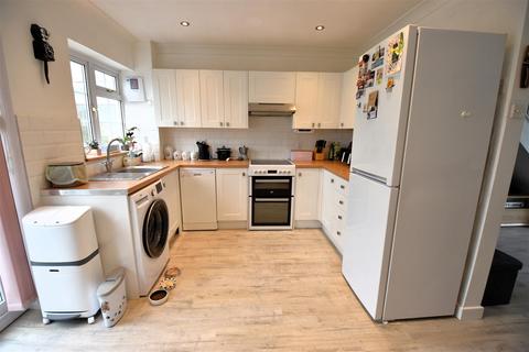 8 Treetops Close, London, SE2 0DN
