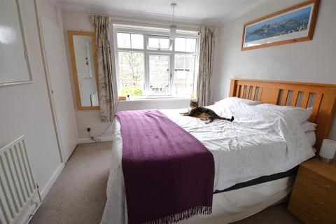 8 Treetops Close, London, SE2 0DN