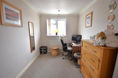 8 Treetops Close, London, SE2 0DN