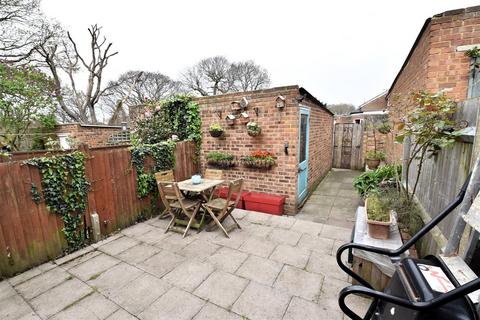 8 Treetops Close, London, SE2 0DN