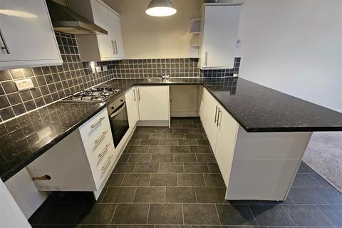 2 bedroom apartment to rent, Halifax Road, Liversedge WF15