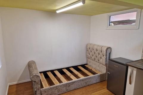 Studio to rent, St. Anns Road, Coventry